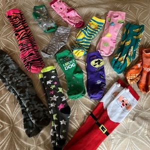 🌼13 pairs of holiday socks